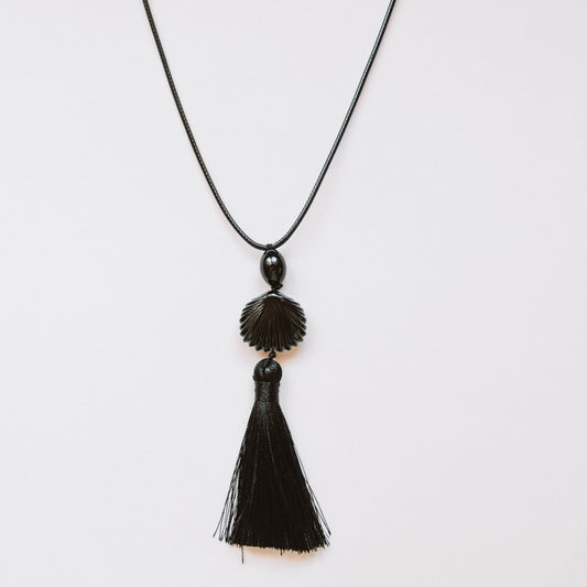 Black Cove Shell Necklace