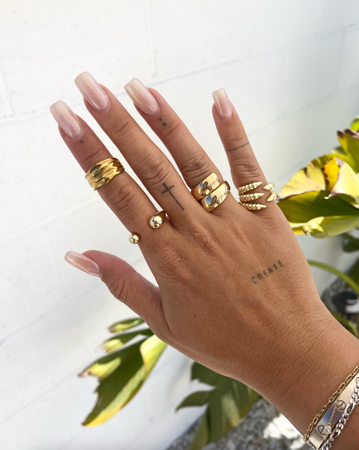 Gold best sale rings aesthetic