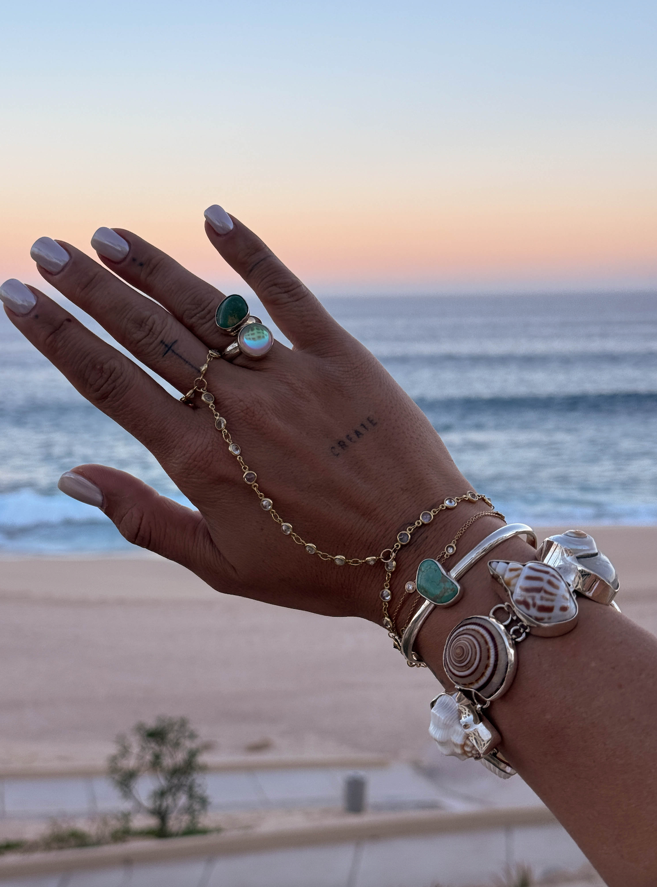 The Coastal Calm Shell Bracelet