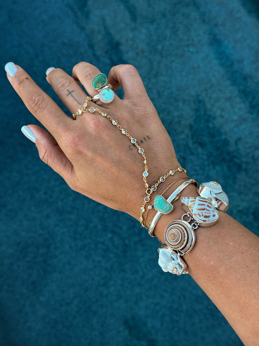The Coastal Calm Shell Bracelet