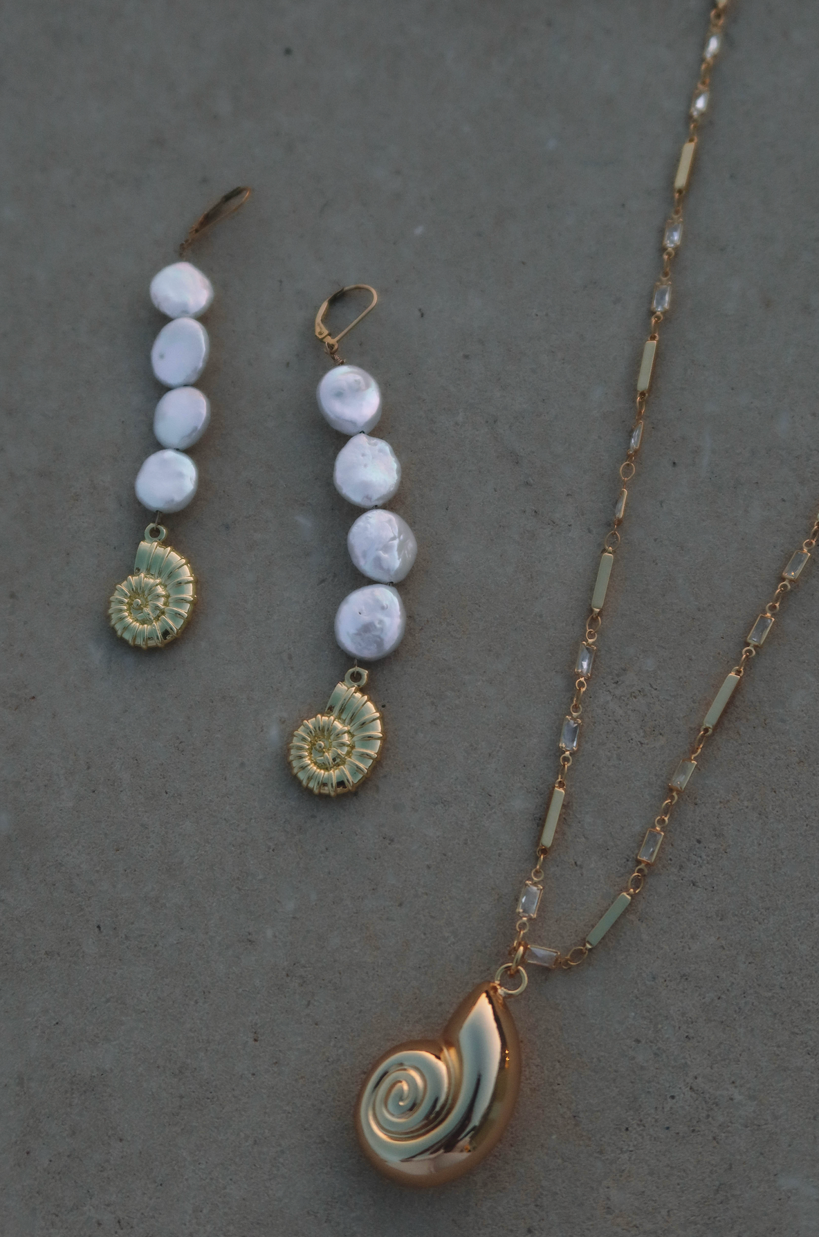 Siren Tide Shell Necklacae