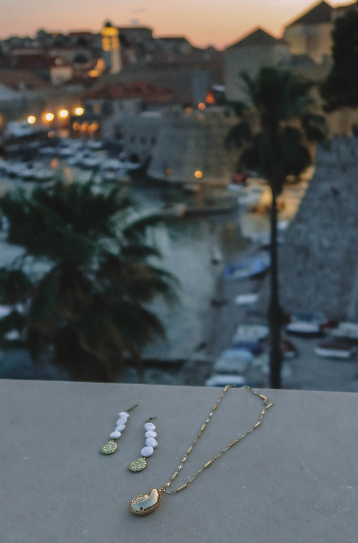 Siren Tide Shell Necklacae